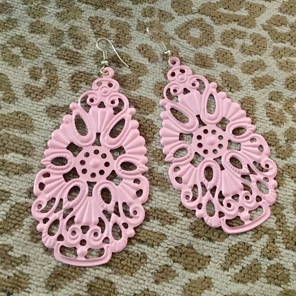 Plunder pink filigree earrings